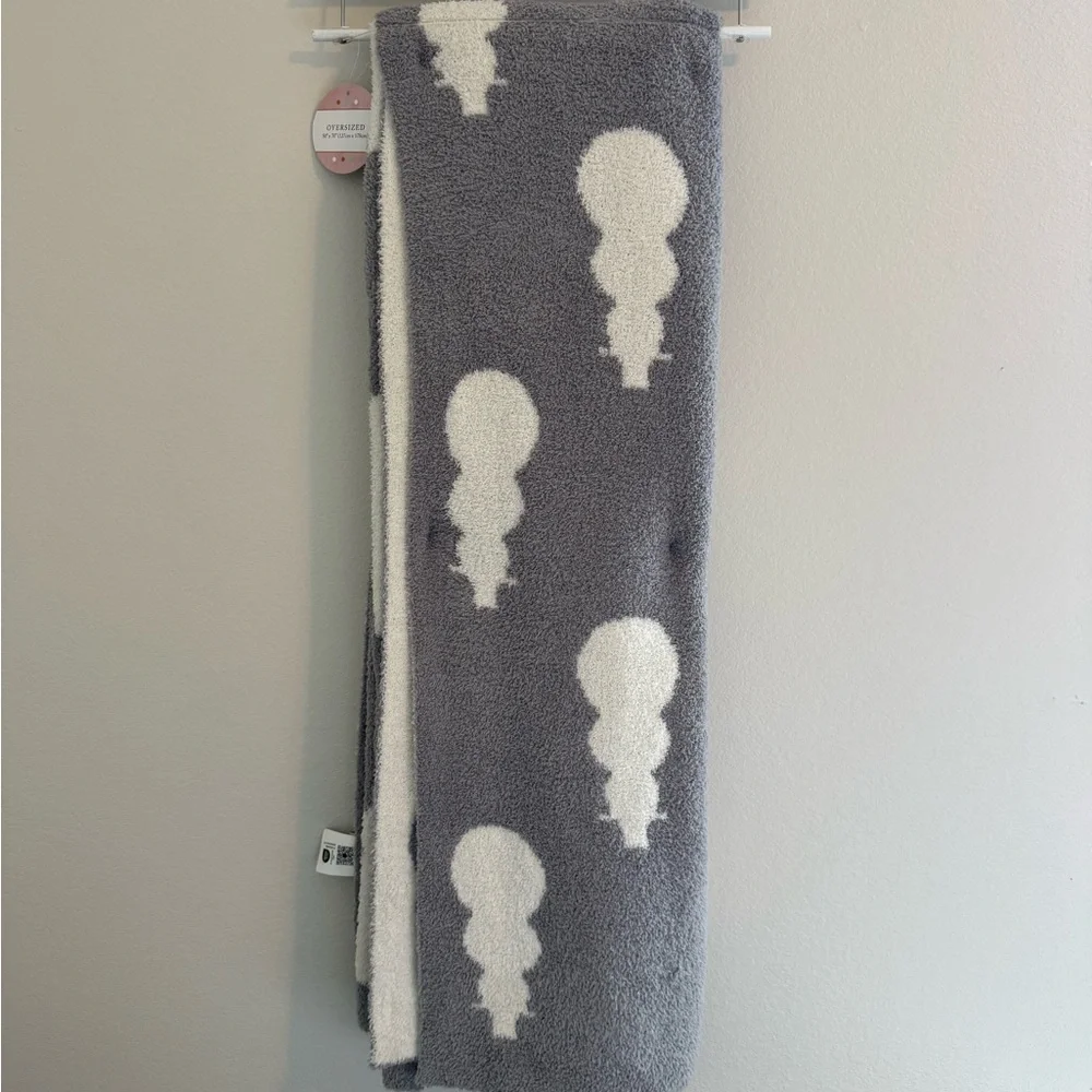 Oversized cupcakes & cashmere Gray and White Holiday Blanket NWT
